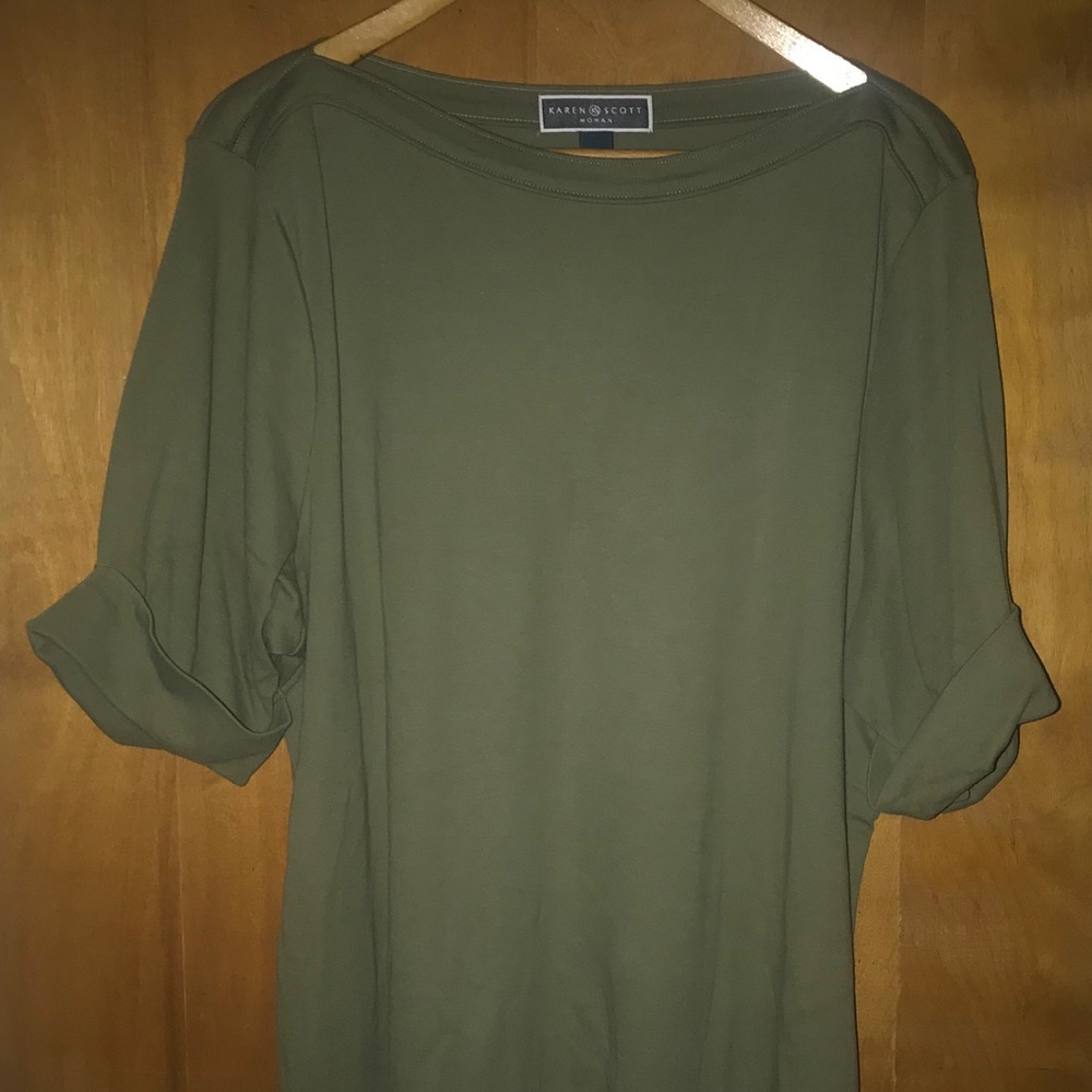 Comfy Tee-Shirt Never Worn! I purchase in bulk!
